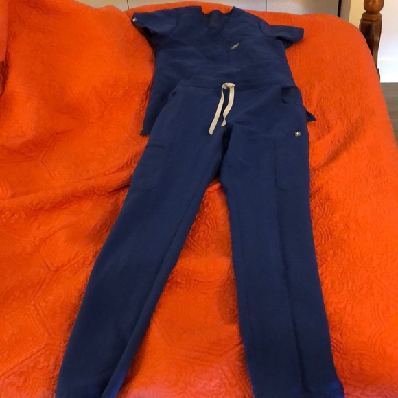 winning blue Figs - Picture 3 of 4